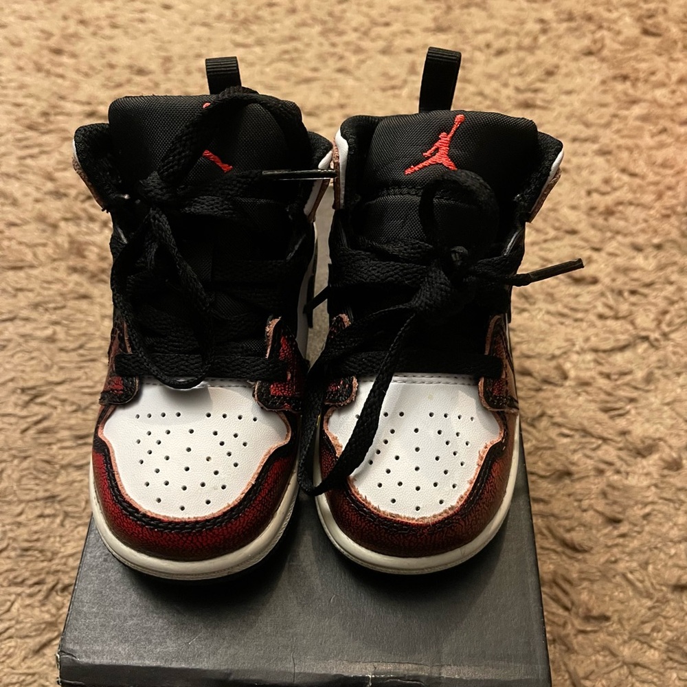 Jordan 1 Mid